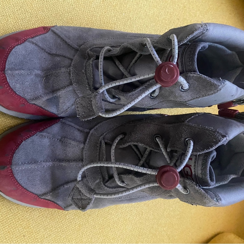 UGG Kids Boots - Gray with Red Accents - Picture 3 of 9